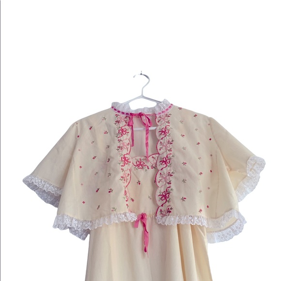 Prettiest Antique Buttercream&Pink Embroidered Cotton Nightie and Sleep Jacket - Picture 9 of 11